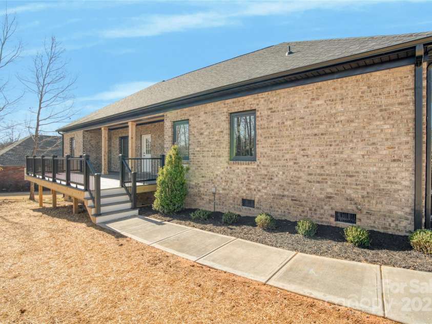 1509 Avalon Oaks Court, Dallas, NC 28034.  MLS# CAR4227011, YatesRealty ID 3252. 