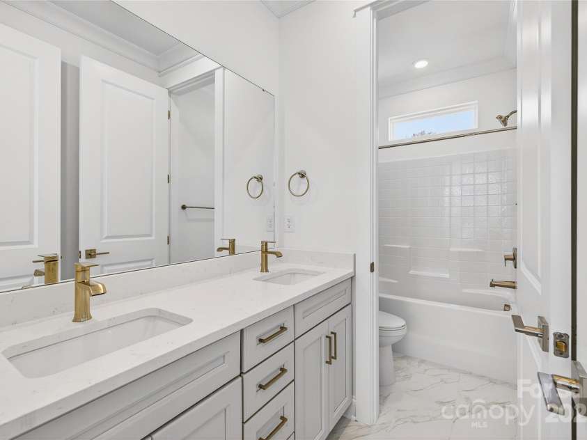 509 Zinc Drive, Tega Cay, SC 29708.  MLS# CAR4325184, YatesRealty ID 3252. Bathroom