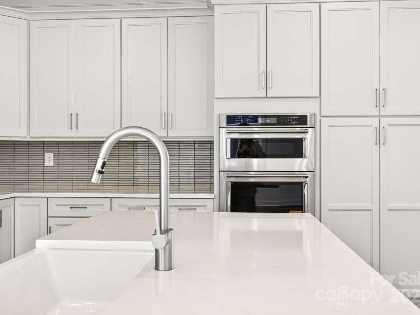 509 Zinc Drive, Tega Cay, SC 29708.  MLS# CAR4325184, YatesRealty ID 3252. Kitchen Island