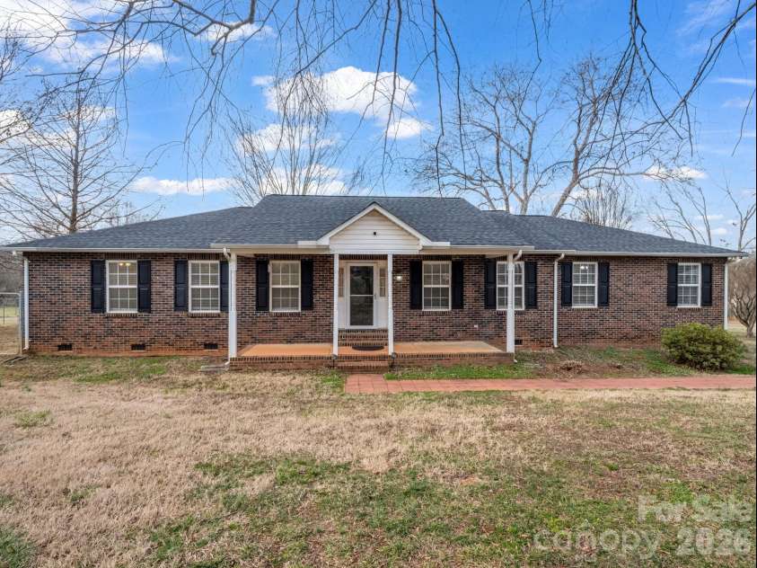 5573 Lennox Drive, Kings Mountain, NC 28086.  MLS# CAR4335001, YatesRealty ID 3252. 