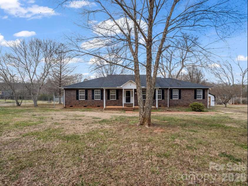 5573 Lennox Drive, Kings Mountain, NC 28086.  MLS# CAR4335001, YatesRealty ID 3252. 