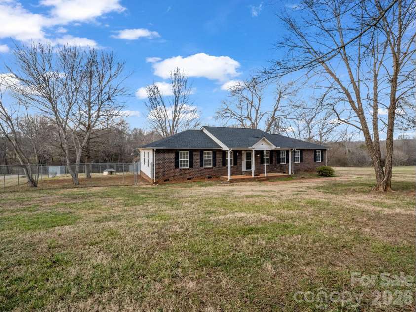 5573 Lennox Drive, Kings Mountain, NC 28086.  MLS# CAR4335001, YatesRealty ID 3252. 