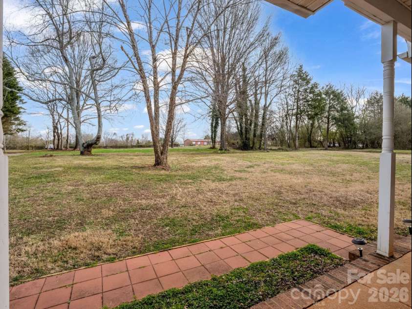 5573 Lennox Drive, Kings Mountain, NC 28086.  MLS# CAR4335001, YatesRealty ID 3252. 