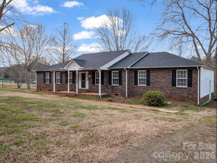 5573 Lennox Drive, Kings Mountain, NC 28086.  MLS# CAR4335001, YatesRealty ID 3252. 