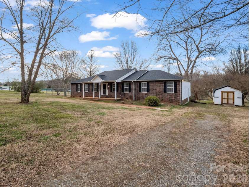 5573 Lennox Drive, Kings Mountain, NC 28086.  MLS# CAR4335001, YatesRealty ID 3252. 