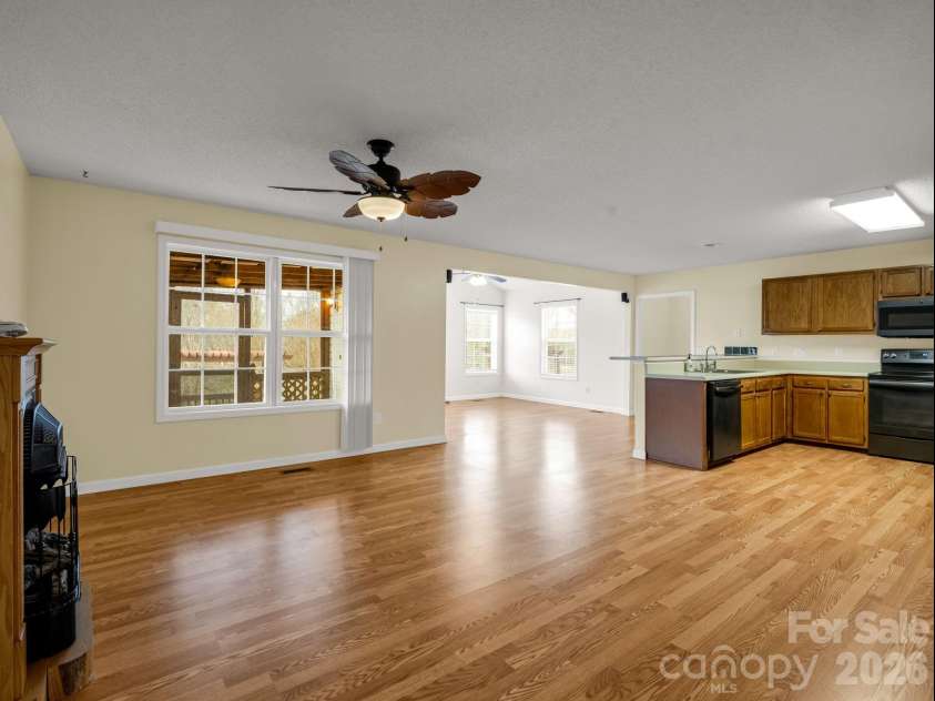 5573 Lennox Drive, Kings Mountain, NC 28086.  MLS# CAR4335001, YatesRealty ID 3252. 