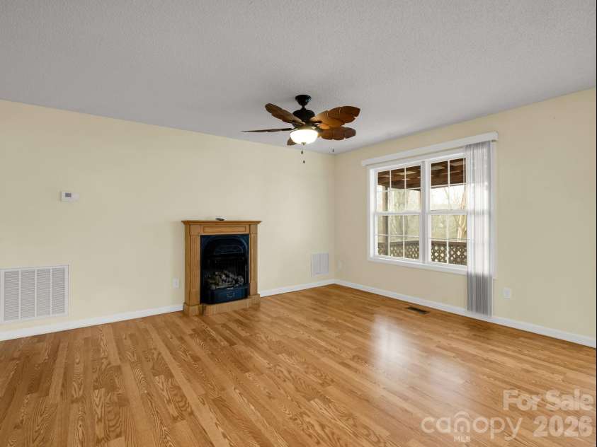 5573 Lennox Drive, Kings Mountain, NC 28086.  MLS# CAR4335001, YatesRealty ID 3252. 