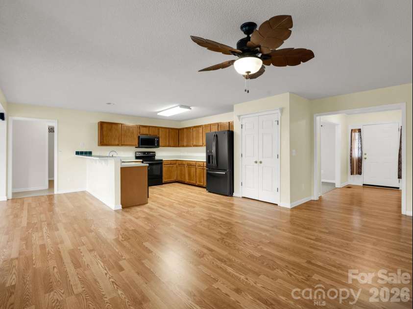 5573 Lennox Drive, Kings Mountain, NC 28086.  MLS# CAR4335001, YatesRealty ID 3252. 