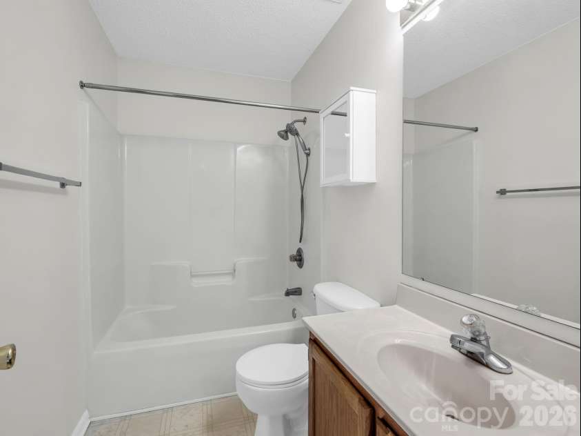 5573 Lennox Drive, Kings Mountain, NC 28086.  MLS# CAR4335001, YatesRealty ID 3252. 