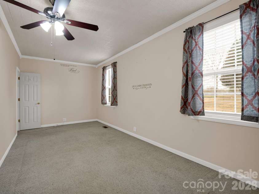 5573 Lennox Drive, Kings Mountain, NC 28086.  MLS# CAR4335001, YatesRealty ID 3252. 