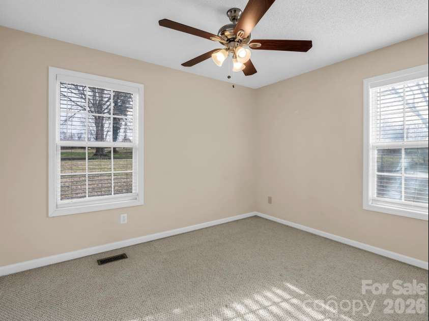 5573 Lennox Drive, Kings Mountain, NC 28086.  MLS# CAR4335001, YatesRealty ID 3252. 