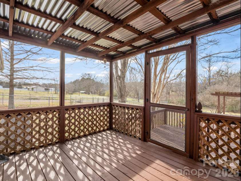 5573 Lennox Drive, Kings Mountain, NC 28086.  MLS# CAR4335001, YatesRealty ID 3252. 