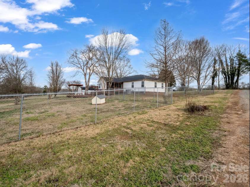 5573 Lennox Drive, Kings Mountain, NC 28086.  MLS# CAR4335001, YatesRealty ID 3252. 