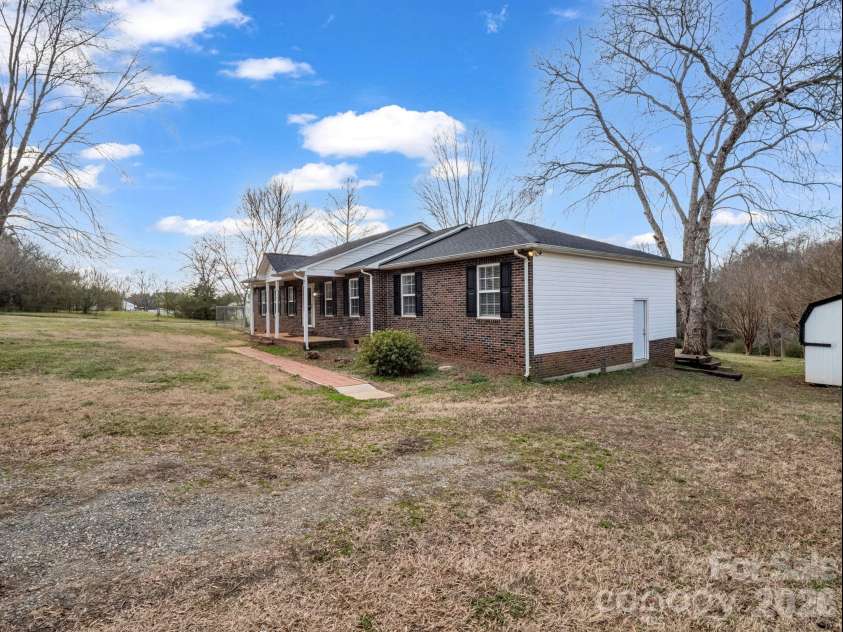 5573 Lennox Drive, Kings Mountain, NC 28086.  MLS# CAR4335001, YatesRealty ID 3252. Carport