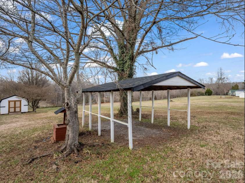 5573 Lennox Drive, Kings Mountain, NC 28086.  MLS# CAR4335001, YatesRealty ID 3252. Carport