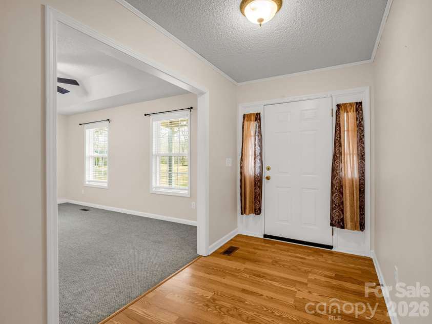 5573 Lennox Drive, Kings Mountain, NC 28086.  MLS# CAR4335001, YatesRealty ID 3252. Foyer