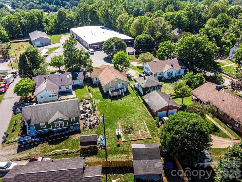 1614 College Avenue, Lenoir, NC 28645.  MLS# CAR4388990, YatesRealty ID 32522. 