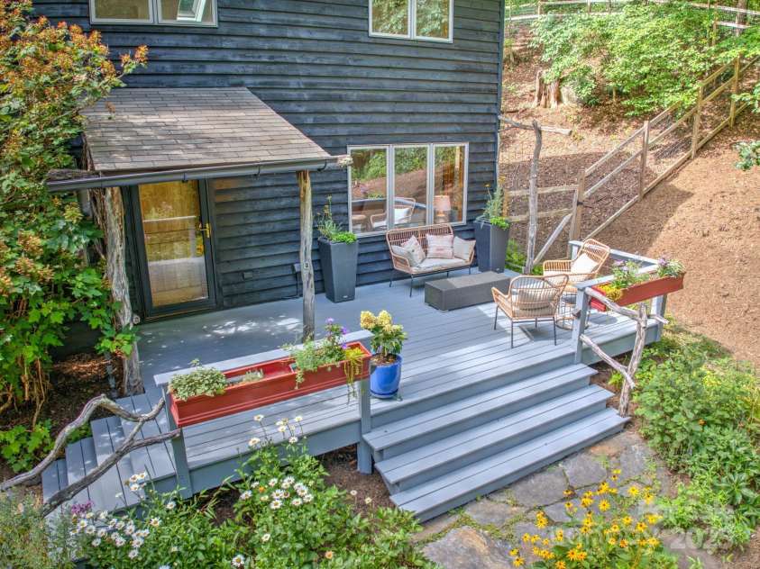 48 Black Oak Forest Road, Fairview, NC 28730.  MLS# CAR4275756, YatesRealty ID 32522. Gardens & Outdoor Living