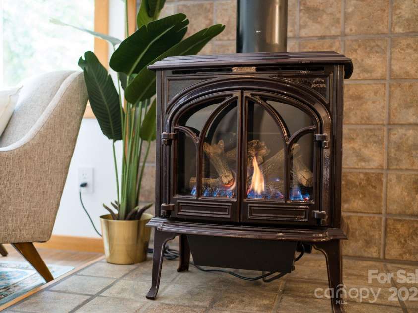48 Black Oak Forest Road, Fairview, NC 28730.  MLS# CAR4275756, YatesRealty ID 32522. Jotul Gas Stove 