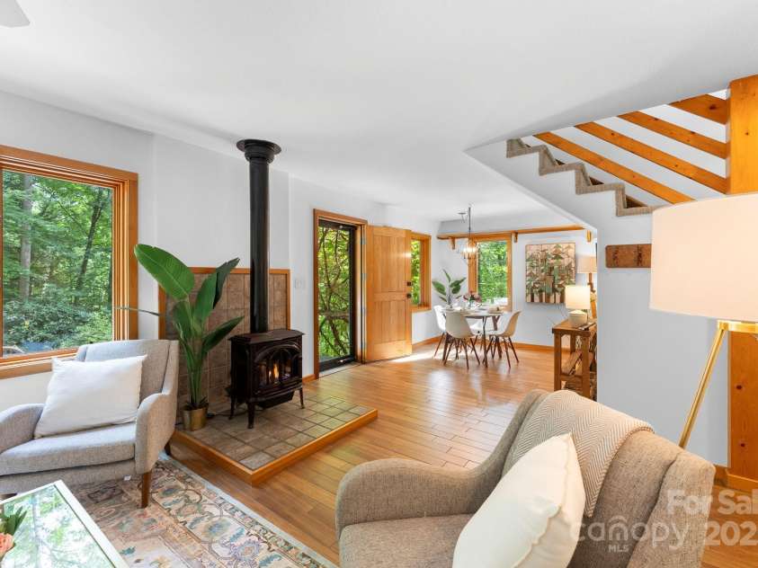 48 Black Oak Forest Road, Fairview, NC 28730.  MLS# CAR4275756, YatesRealty ID 32522. Living Area - Nat' Light