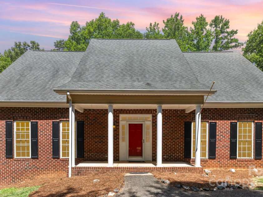 8300 Loma Linda Lane, Waxhaw, NC 28173.  MLS# CAR4286196, YatesRealty ID 32524. 