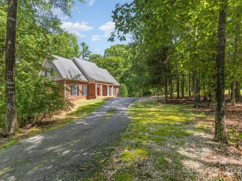 8300 Loma Linda Lane, Waxhaw, NC 28173.  MLS# CAR4286196, YatesRealty ID 32524. 