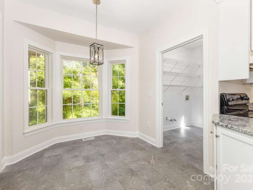 8300 Loma Linda Lane, Waxhaw, NC 28173.  MLS# CAR4286196, YatesRealty ID 32524. 