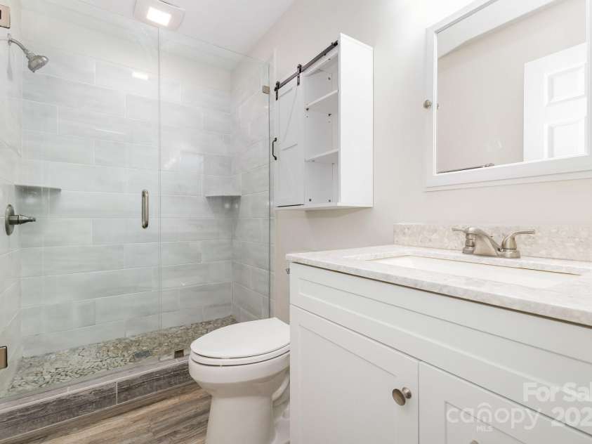 8300 Loma Linda Lane, Waxhaw, NC 28173.  MLS# CAR4286196, YatesRealty ID 32524. 