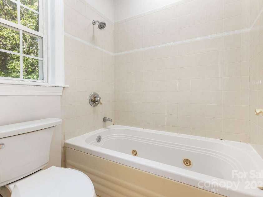 8300 Loma Linda Lane, Waxhaw, NC 28173.  MLS# CAR4286196, YatesRealty ID 32524. 