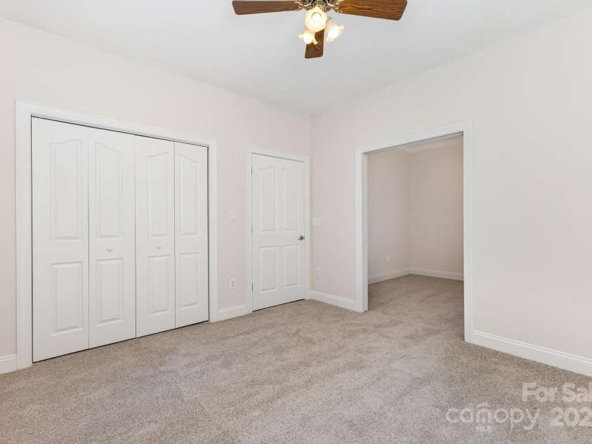 8300 Loma Linda Lane, Waxhaw, NC 28173.  MLS# CAR4286196, YatesRealty ID 32524. 