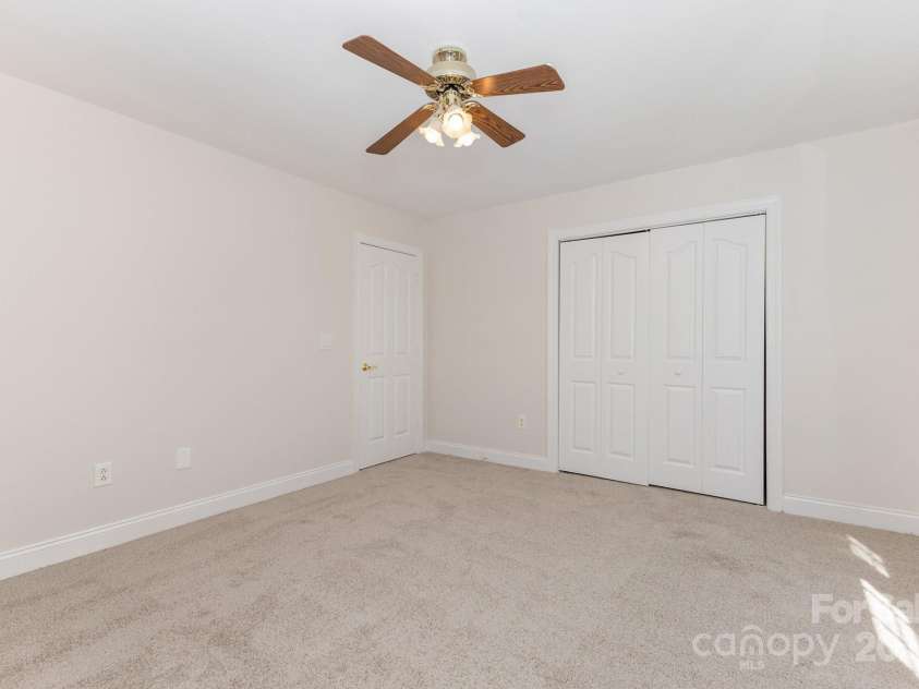 8300 Loma Linda Lane, Waxhaw, NC 28173.  MLS# CAR4286196, YatesRealty ID 32524. 