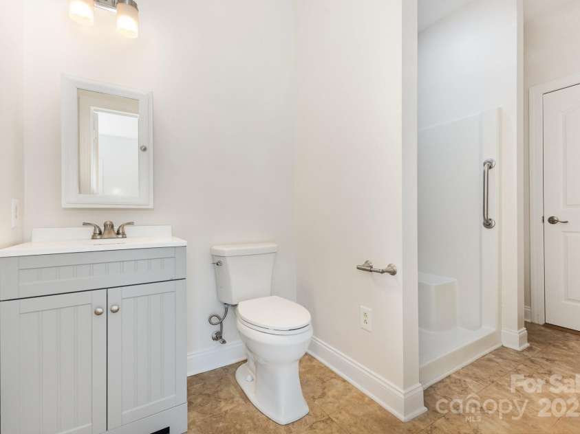 8300 Loma Linda Lane, Waxhaw, NC 28173.  MLS# CAR4286196, YatesRealty ID 32524. 