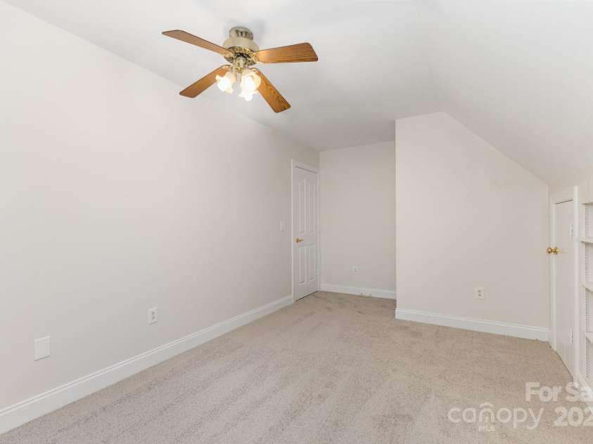 8300 Loma Linda Lane, Waxhaw, NC 28173.  MLS# CAR4286196, YatesRealty ID 32524. 