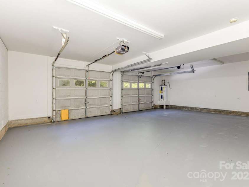 8300 Loma Linda Lane, Waxhaw, NC 28173.  MLS# CAR4286196, YatesRealty ID 32524. 