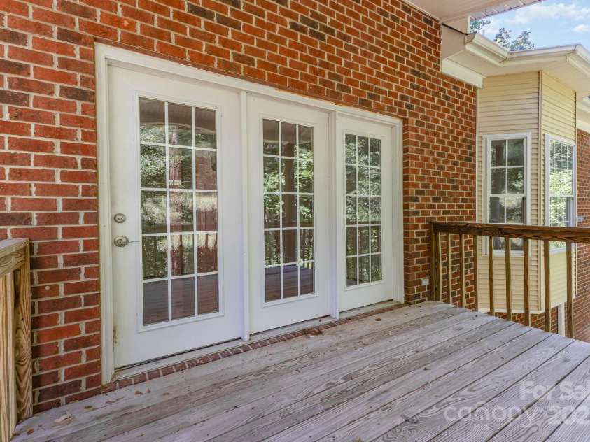 8300 Loma Linda Lane, Waxhaw, NC 28173.  MLS# CAR4286196, YatesRealty ID 32524. 