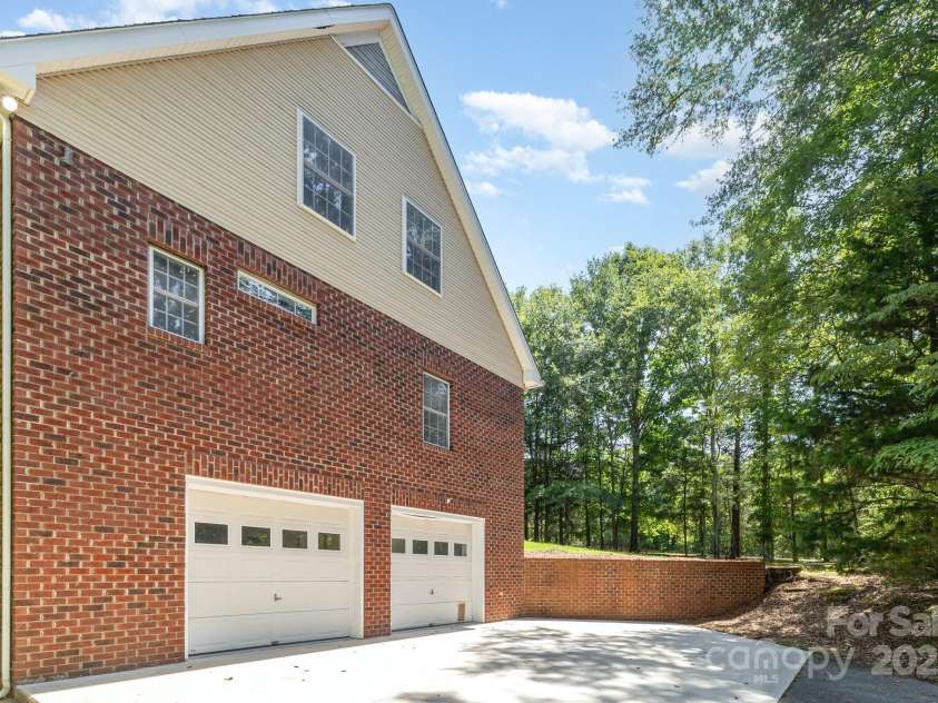 8300 Loma Linda Lane, Waxhaw, NC 28173.  MLS# CAR4286196, YatesRealty ID 32524. 