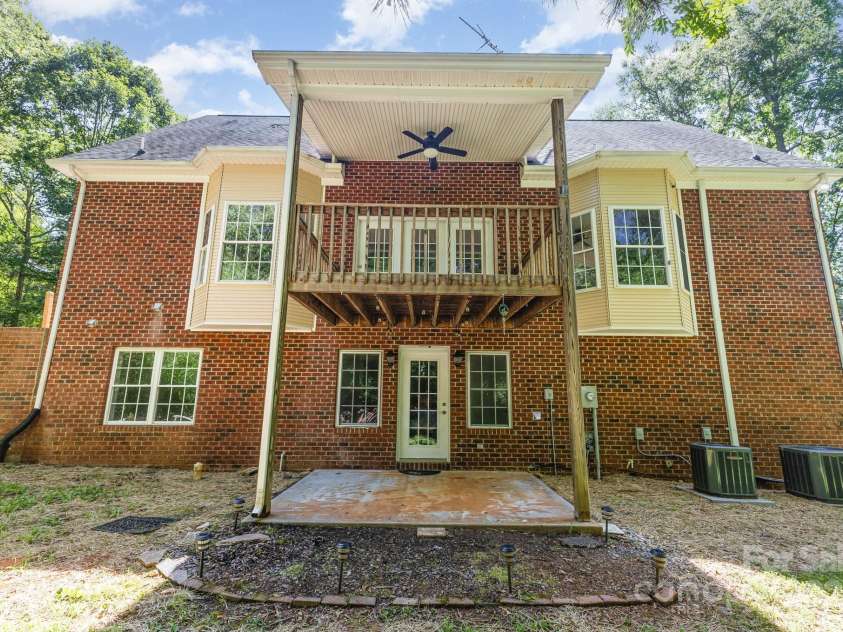 8300 Loma Linda Lane, Waxhaw, NC 28173.  MLS# CAR4286196, YatesRealty ID 32524. 