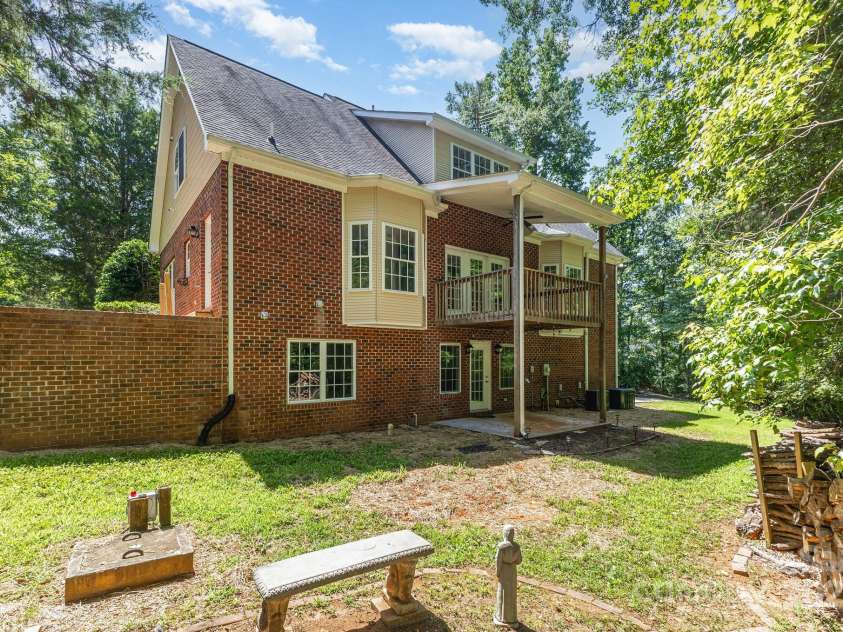 8300 Loma Linda Lane, Waxhaw, NC 28173.  MLS# CAR4286196, YatesRealty ID 32524. 