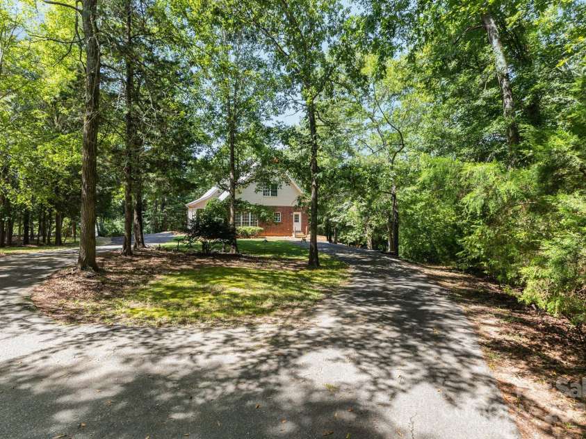 8300 Loma Linda Lane, Waxhaw, NC 28173.  MLS# CAR4286196, YatesRealty ID 32524. 