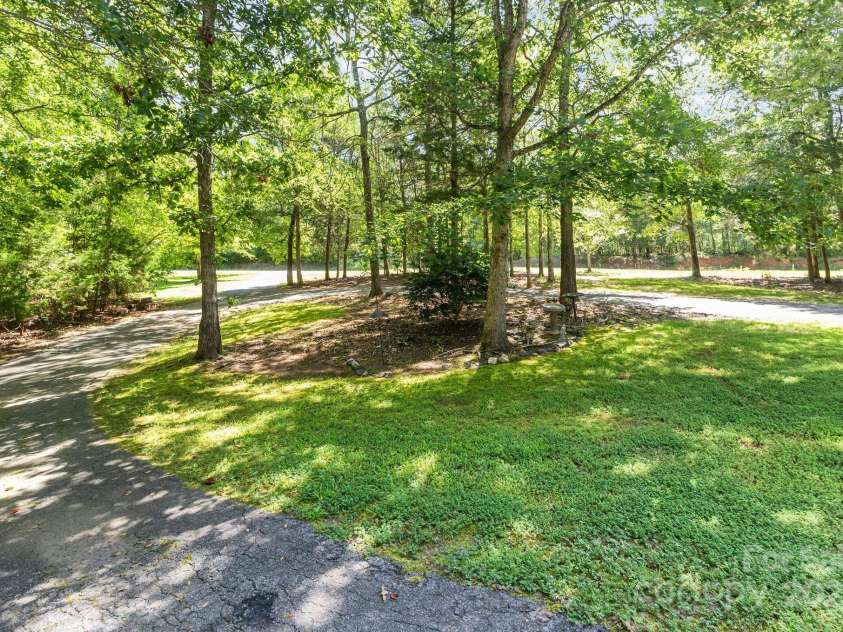 8300 Loma Linda Lane, Waxhaw, NC 28173.  MLS# CAR4286196, YatesRealty ID 32524. 