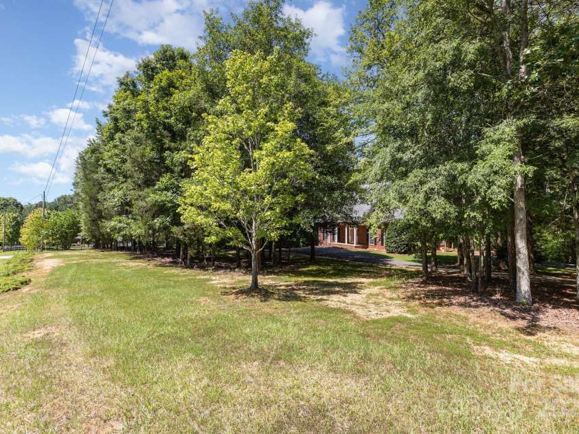 8300 Loma Linda Lane, Waxhaw, NC 28173.  MLS# CAR4286196, YatesRealty ID 32524. 