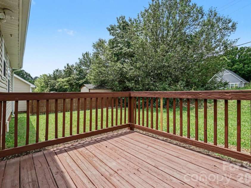 9937 Austin Samuel Place, Charlotte, NC 28214.  MLS# CAR4395056, YatesRealty ID 32525. 