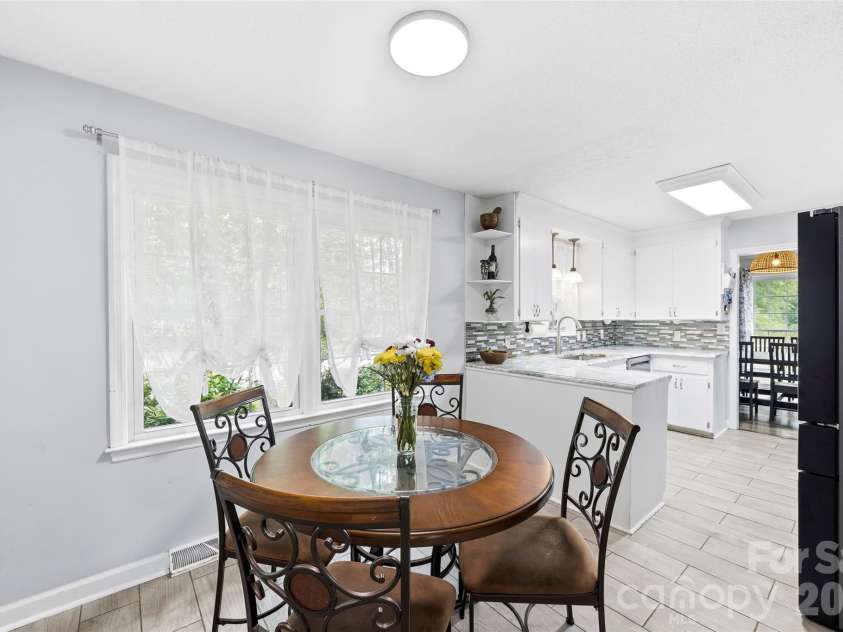 10919 Harrisburg Road, Fort Mill, SC 29707.  MLS# CAR4375751, YatesRealty ID 32526. Breakfast Area