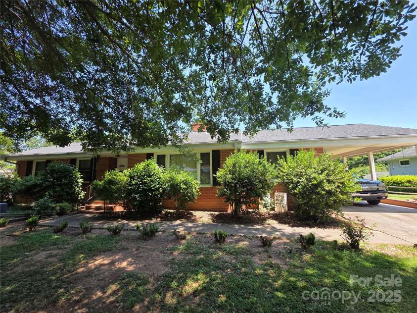 606 Dartmouth Drive, Gastonia, NC 28054.  MLS# CAR4277528, YatesRealty ID 32527. 