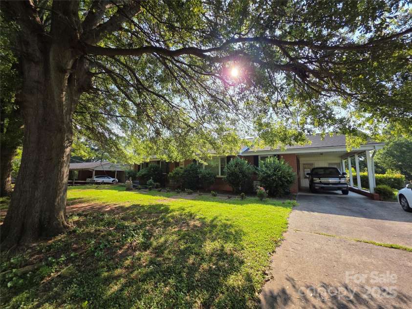 606 Dartmouth Drive, Gastonia, NC 28054.  MLS# CAR4277528, YatesRealty ID 32527. 