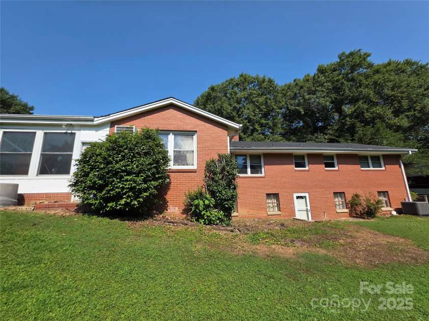 606 Dartmouth Drive, Gastonia, NC 28054.  MLS# CAR4277528, YatesRealty ID 32527. 