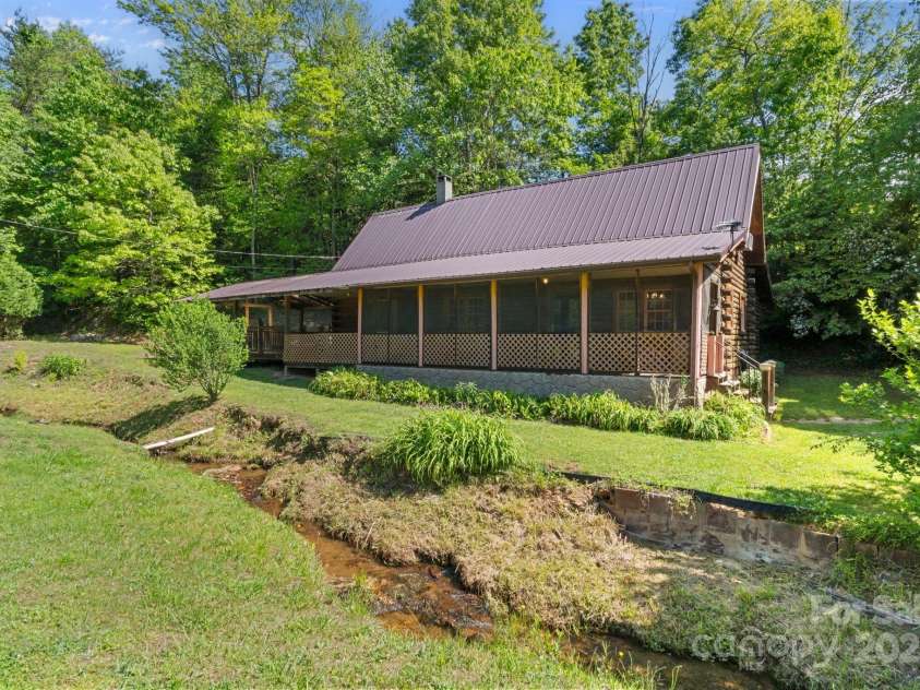 1154 WOODROW Place, Lenoir, NC 28645.  MLS# CAR4250503, YatesRealty ID 3253. 