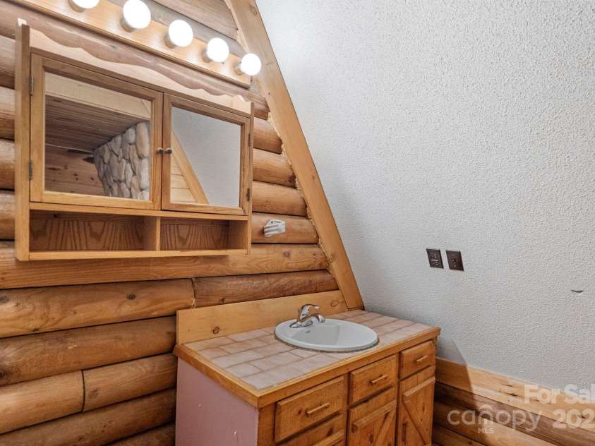 1154 WOODROW Place, Lenoir, NC 28645.  MLS# CAR4250503, YatesRealty ID 3253. 