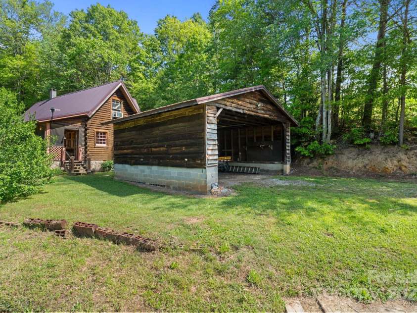 1154 WOODROW Place, Lenoir, NC 28645.  MLS# CAR4250503, YatesRealty ID 3253. 