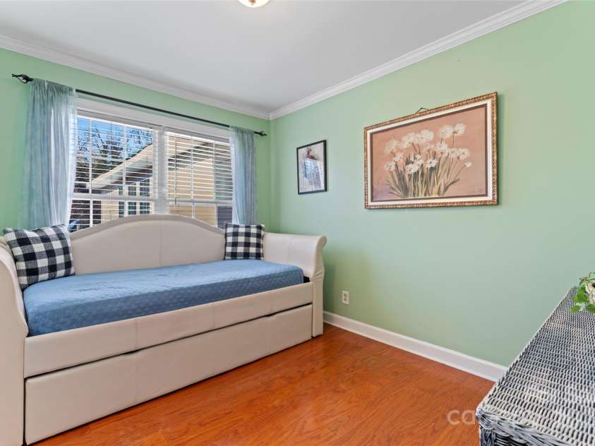 138 Wyanoke Avenue, Charlotte, NC 28205.  MLS# CAR4197960, YatesRealty ID 3253. 